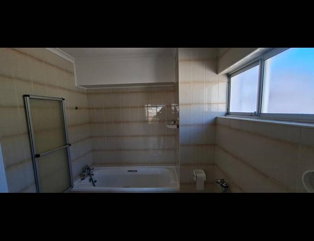 2 BEDROOM PROPERTY TO RENT IN SEA POINT